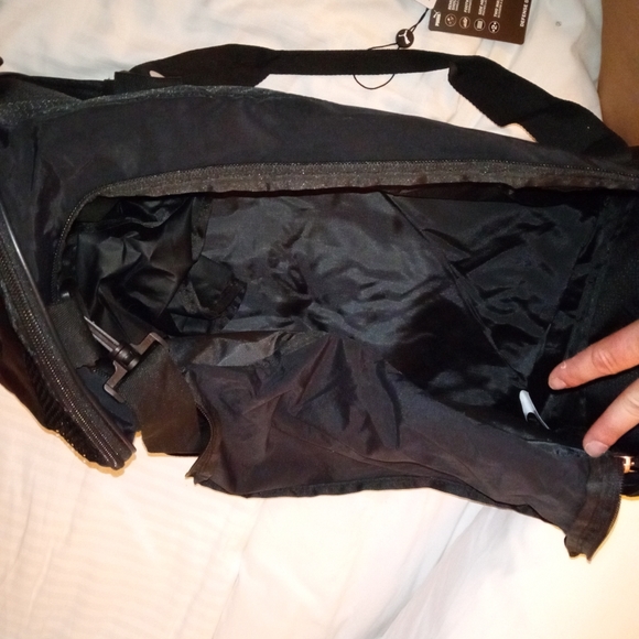 PUMA duffle and Beanie - Picture 2 of 4